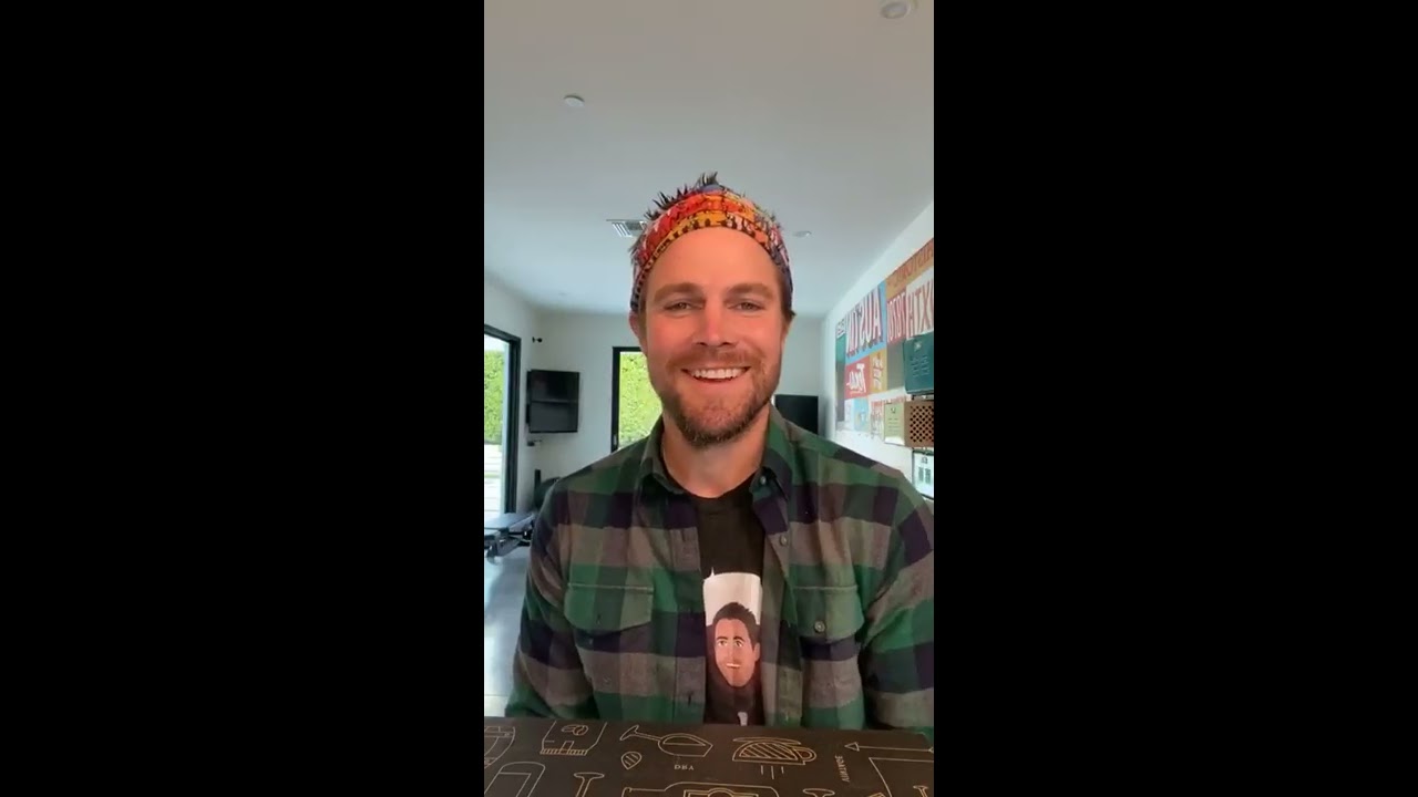 Stephen Amell Unboxing The Nocking Point March Shipment
