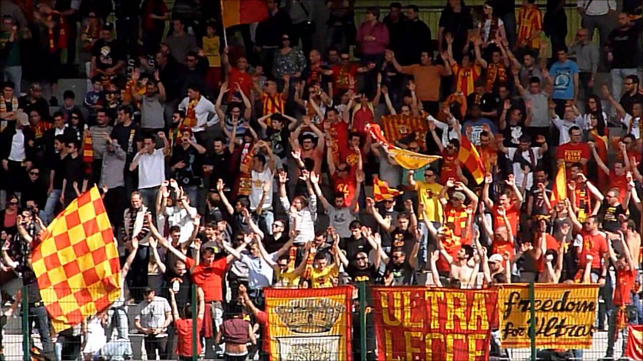 FC Südtirol - Lecce 1-2: Tifo Curva Nord Lecce a Bolzano.