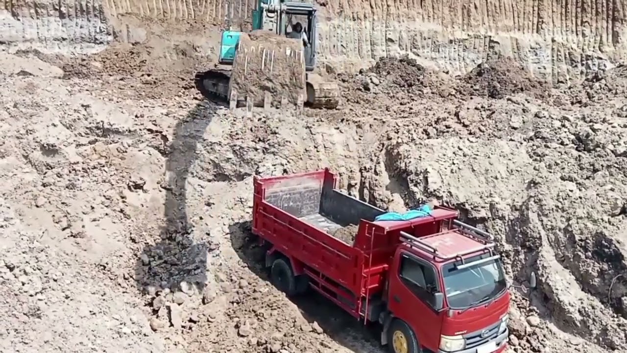 Dump Truck‼️Kobelco Excavator Muat Tanah