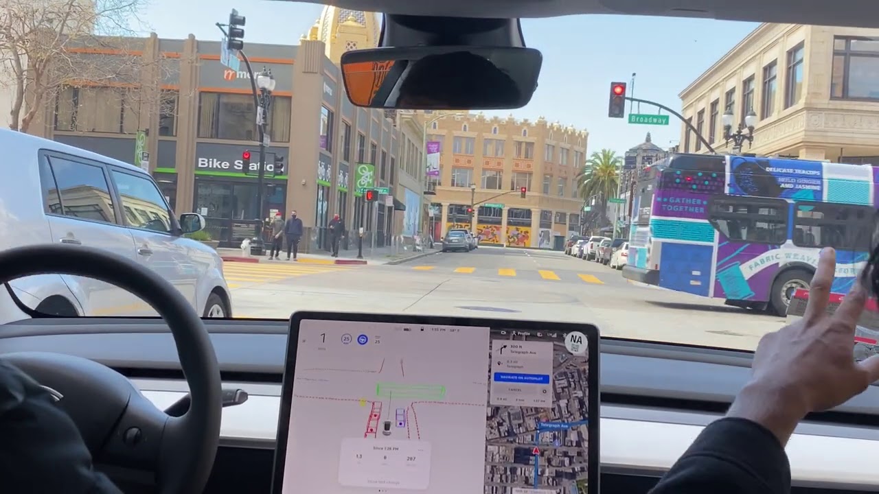 [FSD Beta 8.2] Oakland - Close Calls, Pedestrians, Bicycles!