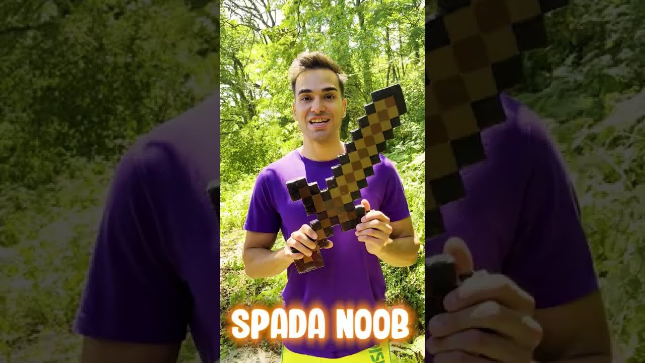 SPADA NOOB vs SPADA PRO su MINECRAFT NELLA VITA REALE #shorts