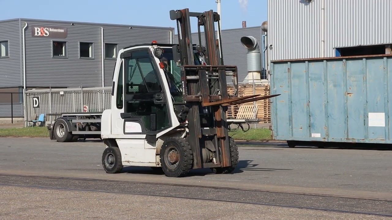 BY35 Nissan Y1D2A25Q; year 2014