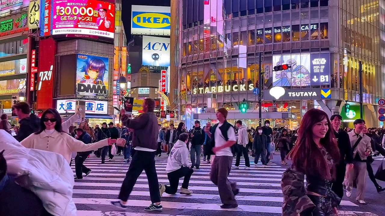 Shibuya é uma Selva. Energia Insana no Cruzamento de Scramble | 4K Night Walk 2026