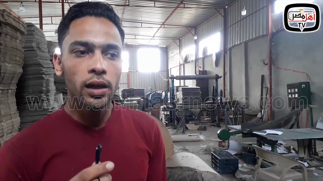 أهل مصر | الأسطى أحمد عادل يوضح مراحل صناعة الكرتون