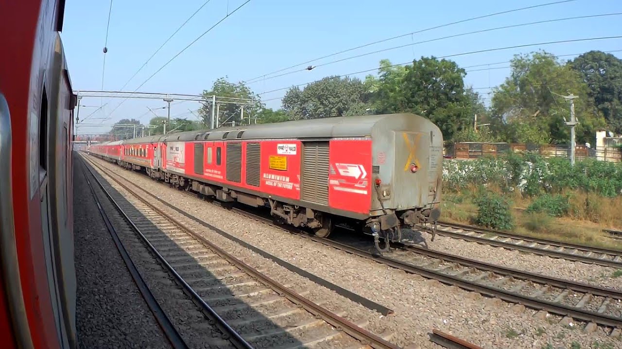 नई दिल्ली पहुंचने के लिए दो राजधानी ट्रेनों में लगी ज़बरदस्त रेस।।