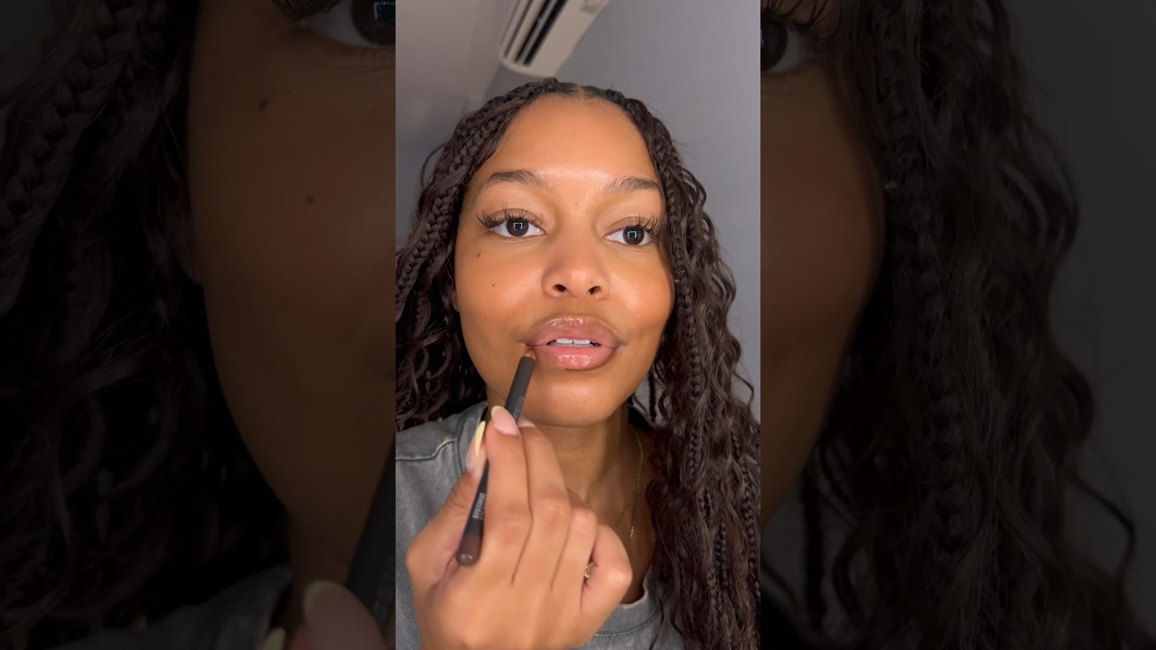 How To: Line Your Lips With Lip Liner 🤎 #beautyblogger #beautiful #lipcombo