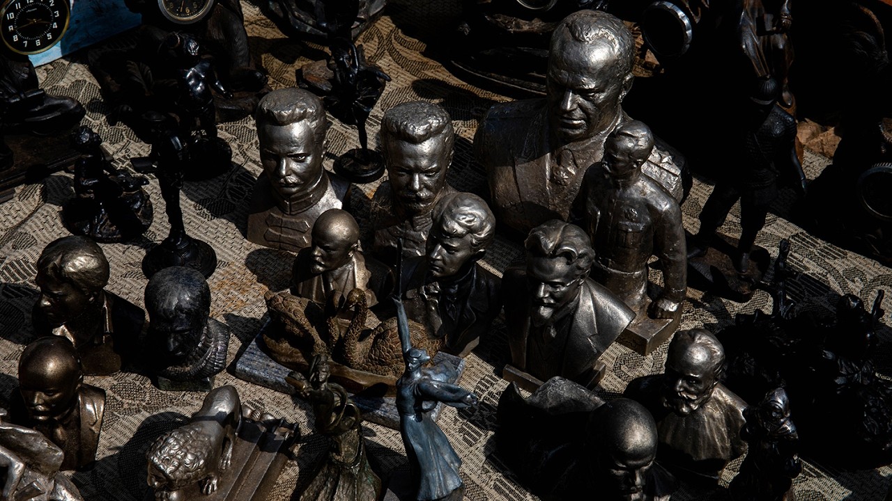 1. The Many Gods of the Secular Age: Idolatry and Restless Hearts