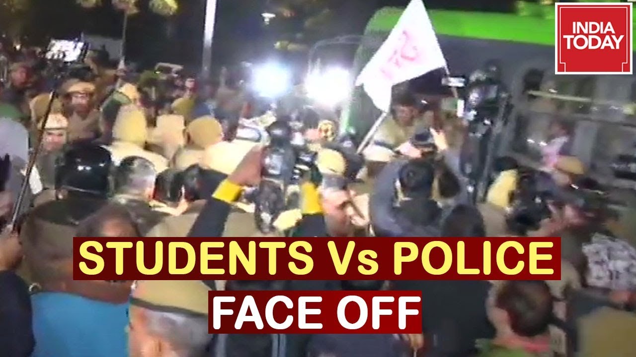 Meeting With HRD Ministry Fruitless; JNU Students Vs Police Face Off Outside Shastri Bhawan