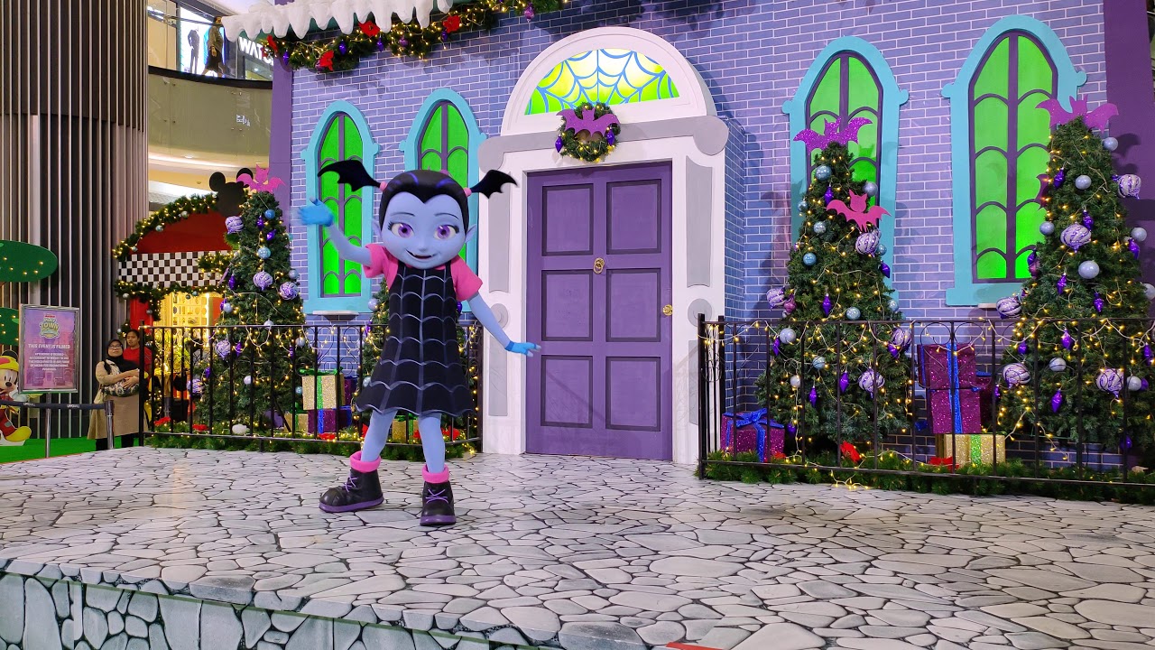 Meet and greet with Vampirina