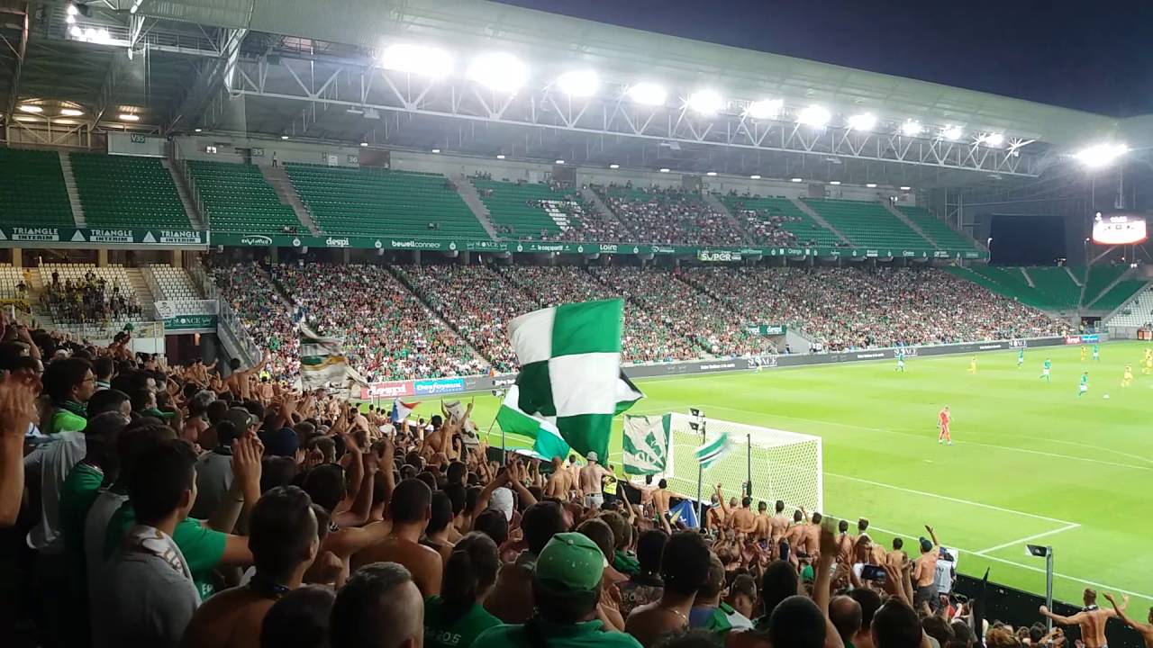 Torse nu sur les grilles de Geoffroy
