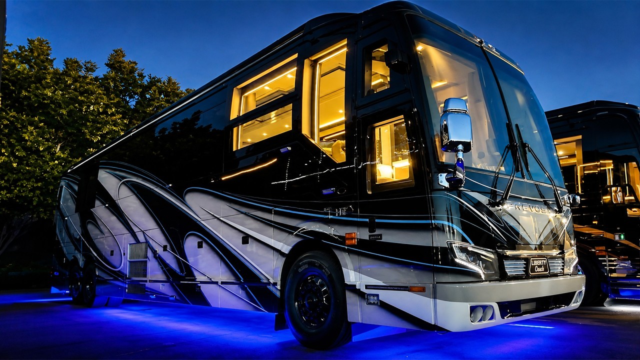 Обзор дома на колесах Prevost Liberty Coach 2019 года стоимостью 2,6 миллиона долларов с двумя вы...
