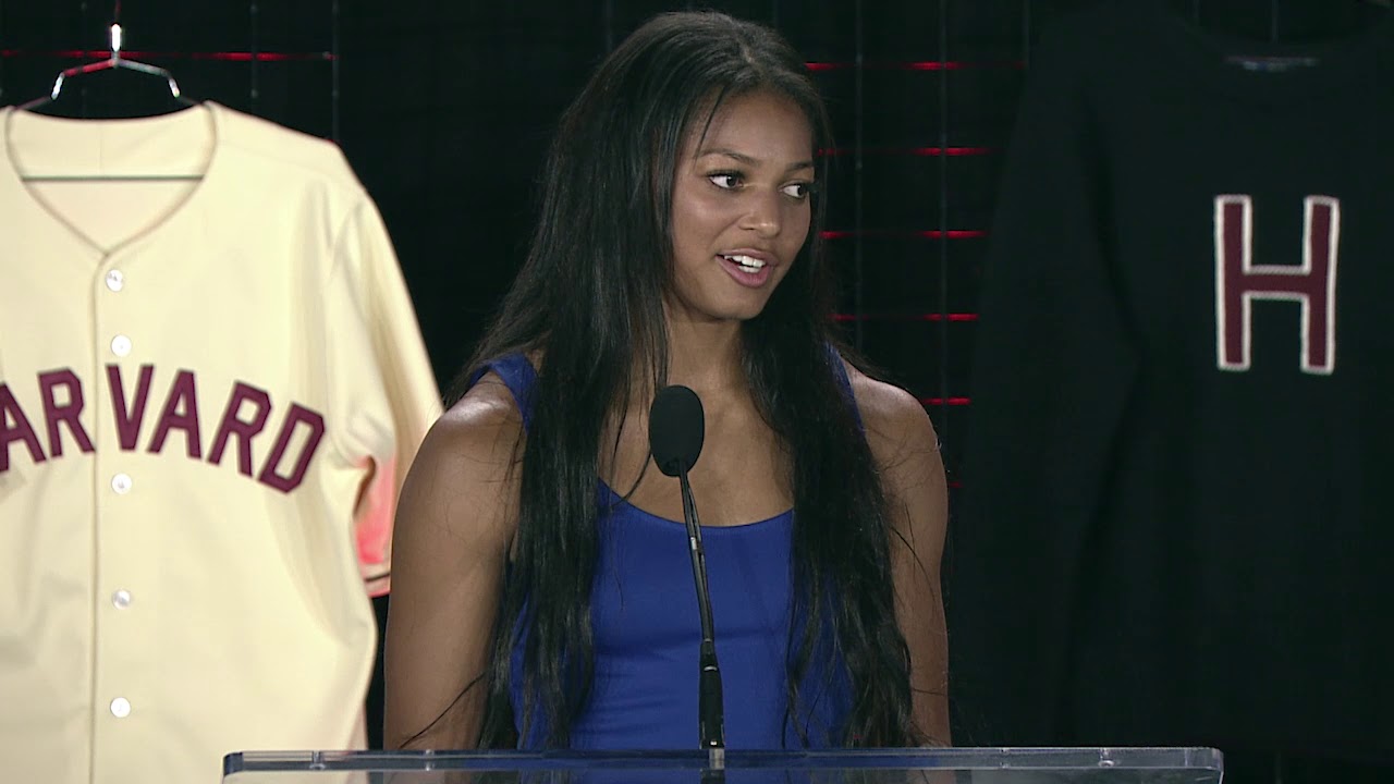 Gabby Thomas '19 Accepts the 2019 Radcliffe Prize
