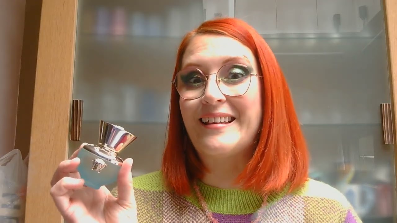 2807 Revue PARFUM Dylan turquoise de Versace, floral fruité