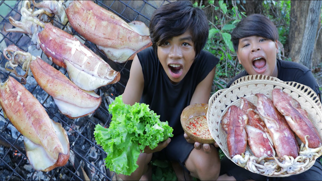 Amazing Survival - Skills Cooking Squid in forest - Eating delicious