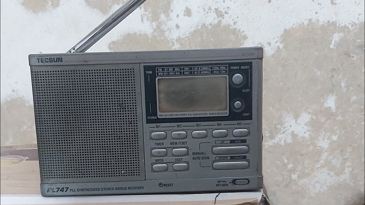 TECSUN PL 747_Inside View_Multiband_Digital_Radio