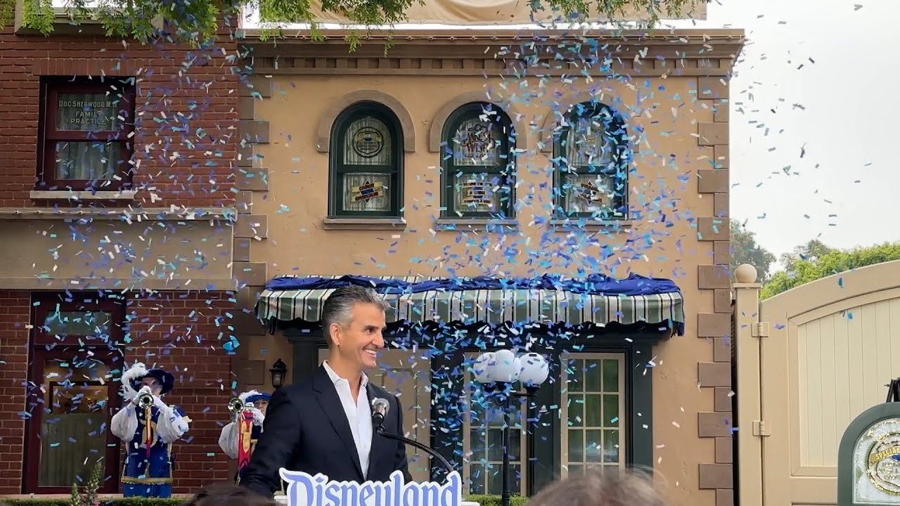 Disneyland Dedicates Windows on Main Street to Make-A-Wish Kids
