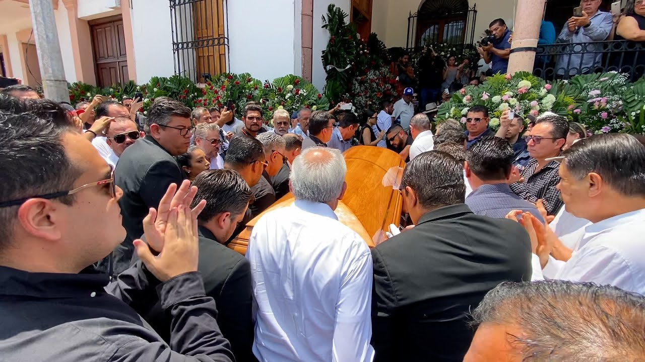 DESPIDEN A CUÉN OJEDA CON HOMENAJE EN EL EDIFICIO CENTRAL DE LA UAS