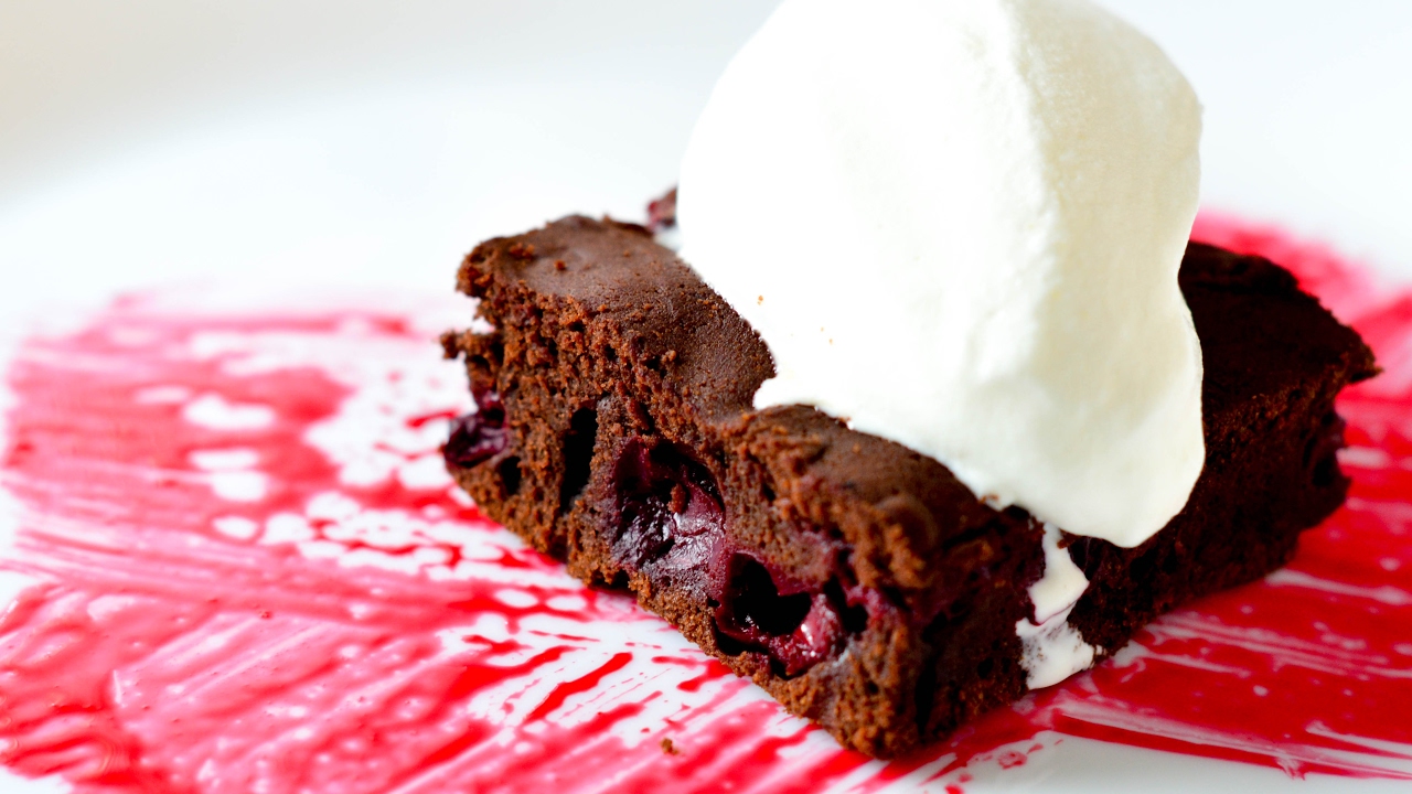 Брауни с вишней ☆ Chocolate brownie with cherries