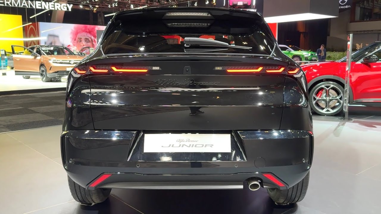 New ALFA ROMEO JUNIOR Hybrid Q4 (2025) - STYLISH SUV details