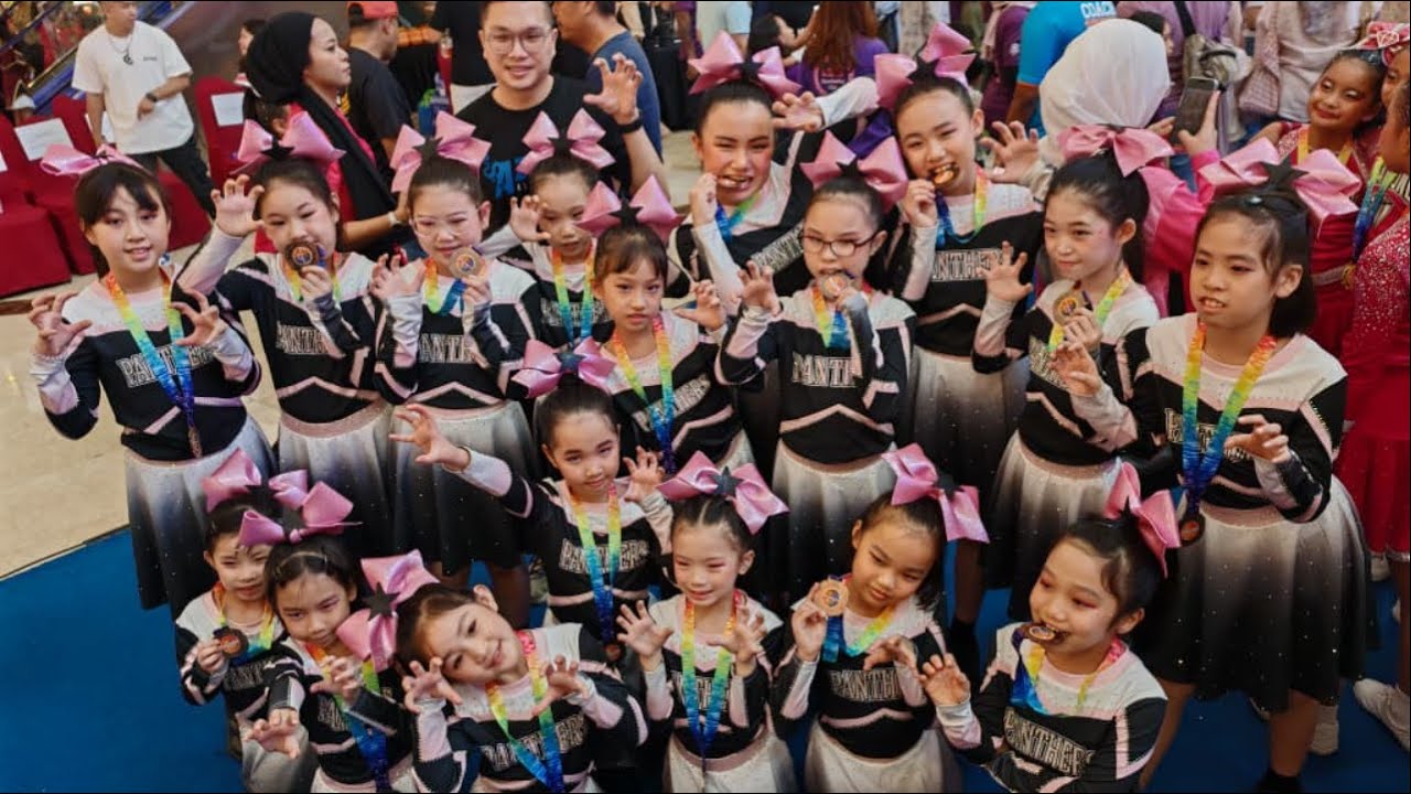SJKC Chung Kwok Cheerleading Team Shines at The Charm Contest!