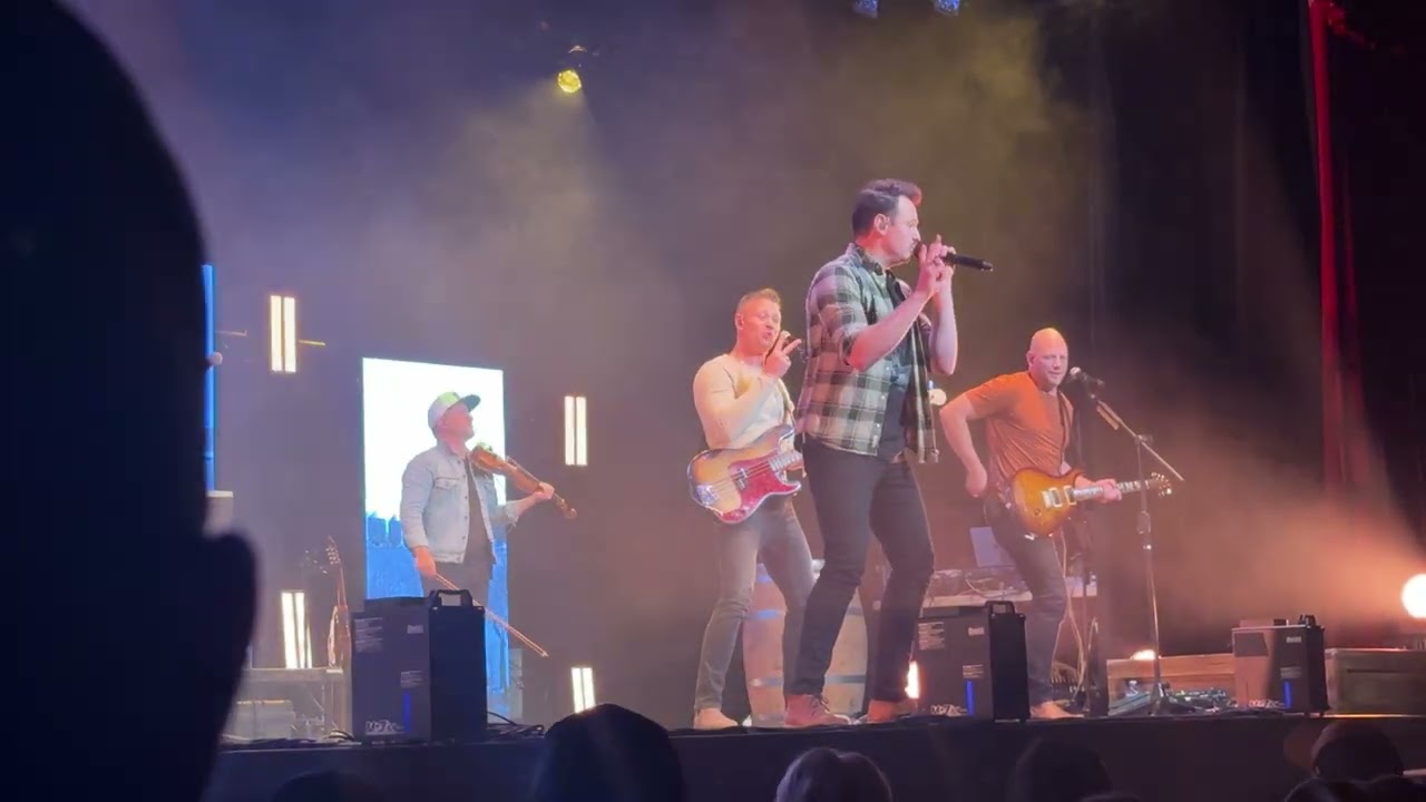 Hunter Brothers - Born and Raised Live in Red Deer 