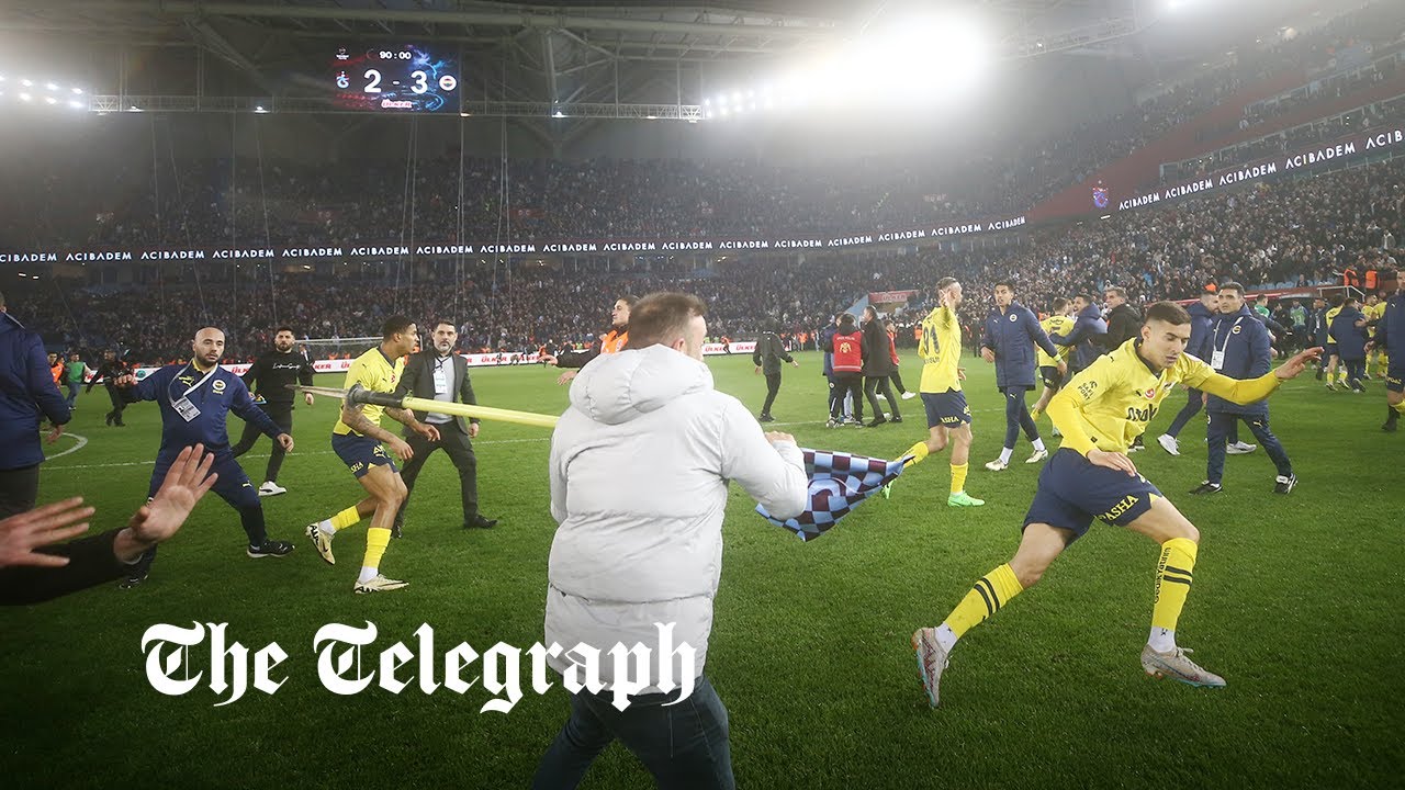 Turkish fans attack Fenerbahce players after Super Lig game