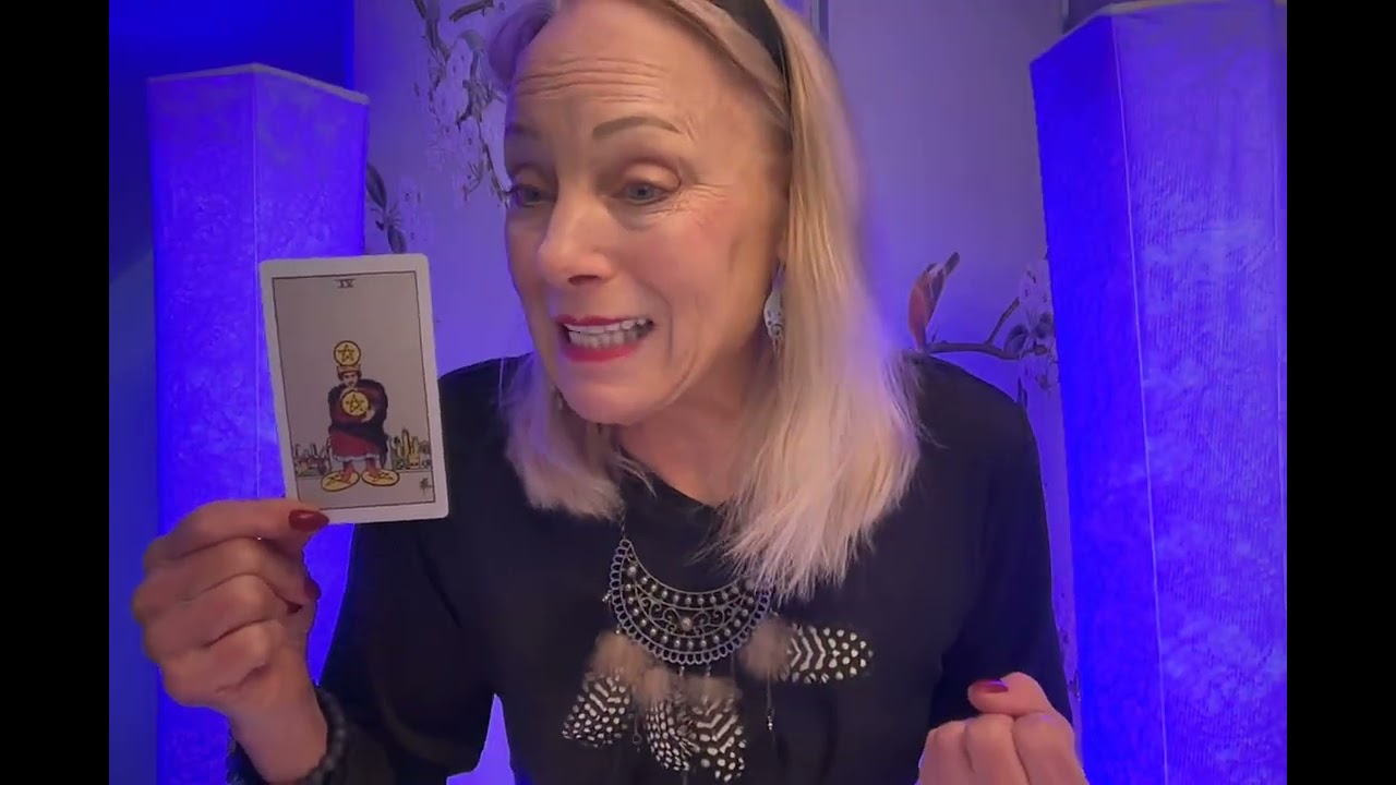 AQUARIUS TAROT: WHAT'S BEING HIDDEN FROM YOU THAT THIS READING UNVEILS? YOU ARE THE STAR!
