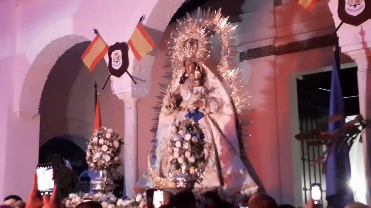 Salida de la Virgen del Robledo previa al último día de novena y a su traslado a Constantina. 2022.