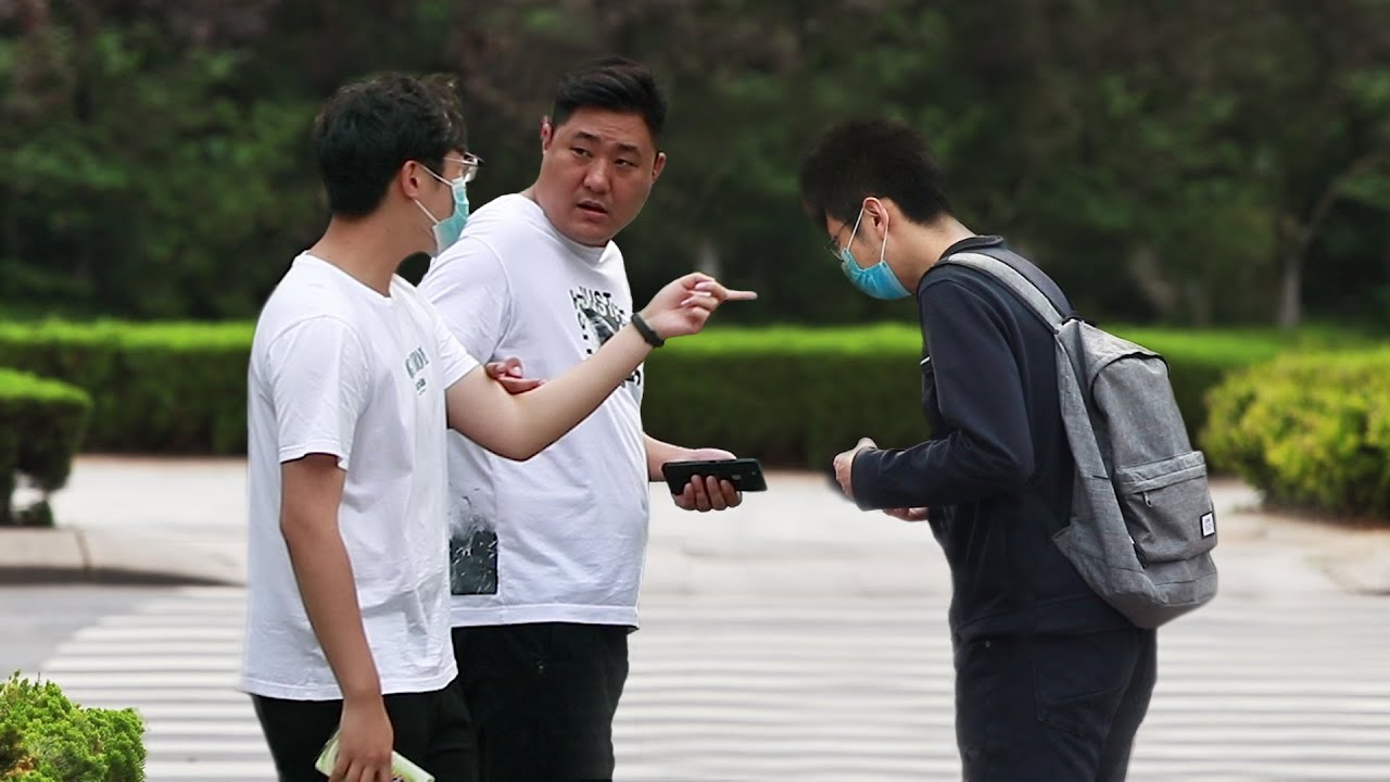 Что все будут делать, видя, что заикающегося человека высмеивают?