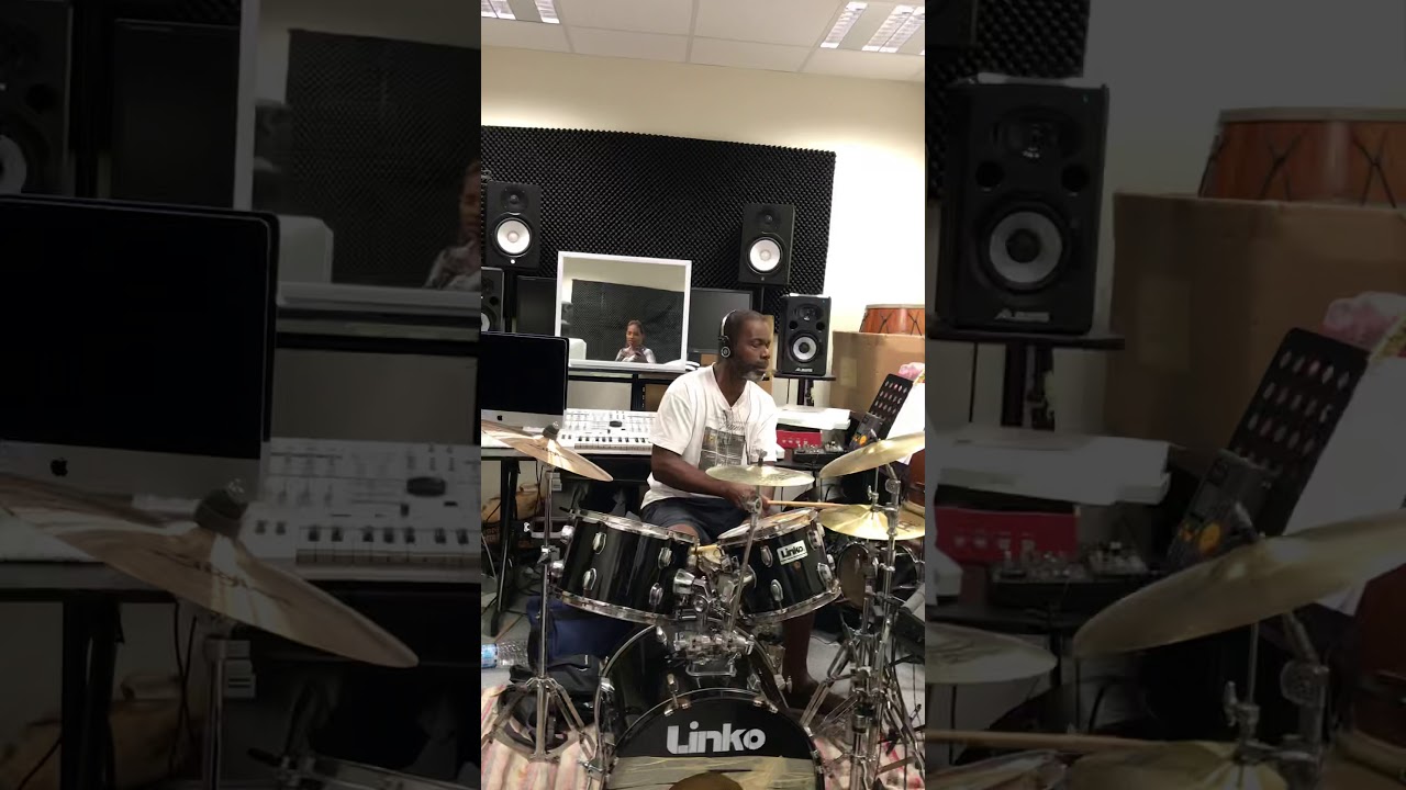 RIT’MIK revisite Tanbou de Tanya St val avec un beau solo batterie de Claude vamur chant Shyne