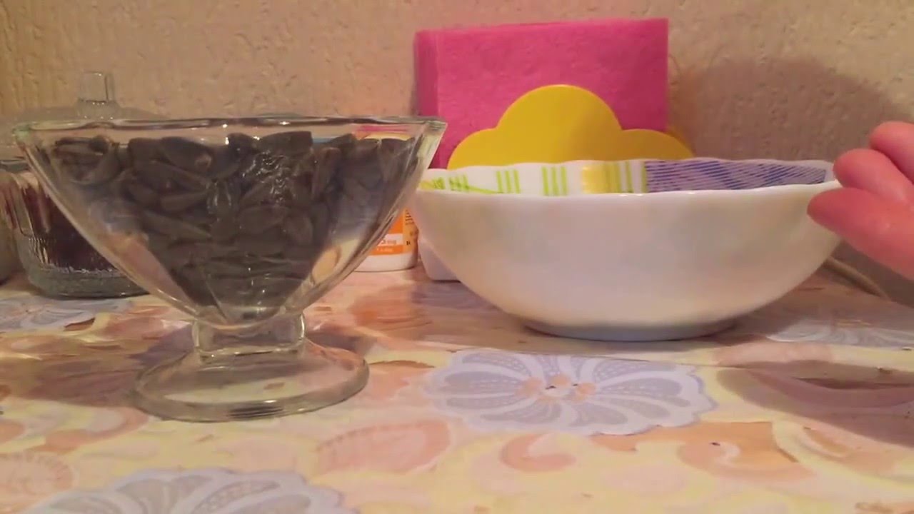 ASMR Eating relaxing whispering - Sunflower seeds / АСМР еда чавканье шепот - Семечки