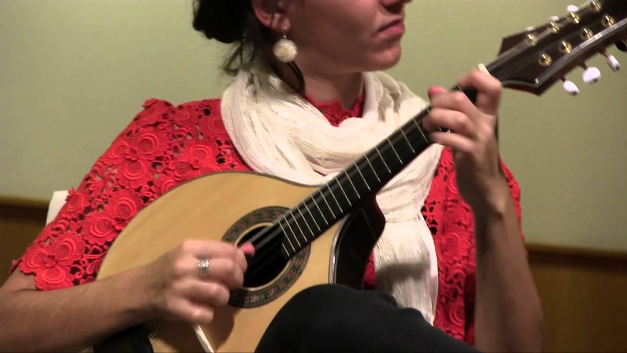 Choro das 3 performs 
