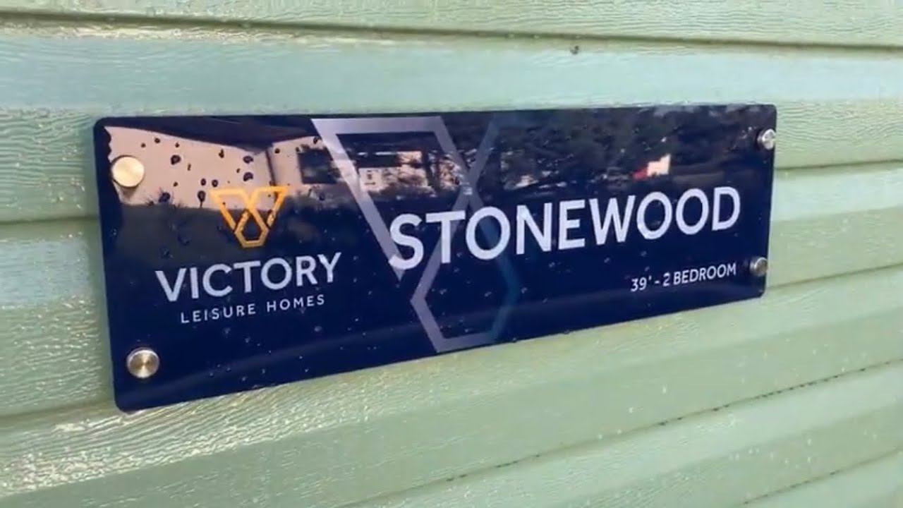Walk around of the 2021 Victory Stonewood 39x12 bedroom.