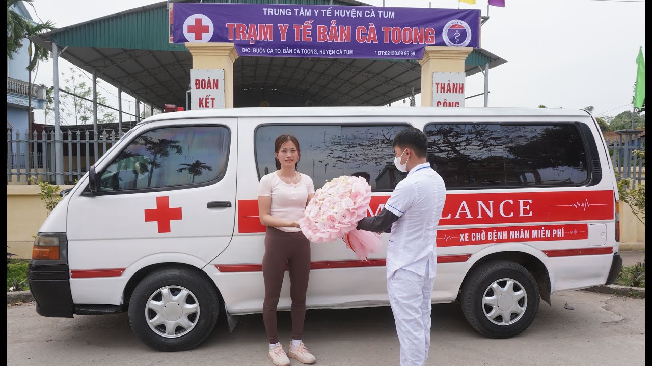 The girl completely transformed a Toyota (HIACE) into an AMBULANCE to donate to the Medical Center.
