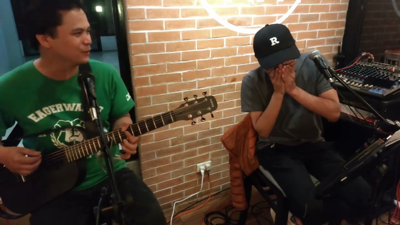 The Everly Brothers — Let It Be Me cover by Timmy Go of The Sugarpaps & Hu Ge at Mana Cafe Baguio