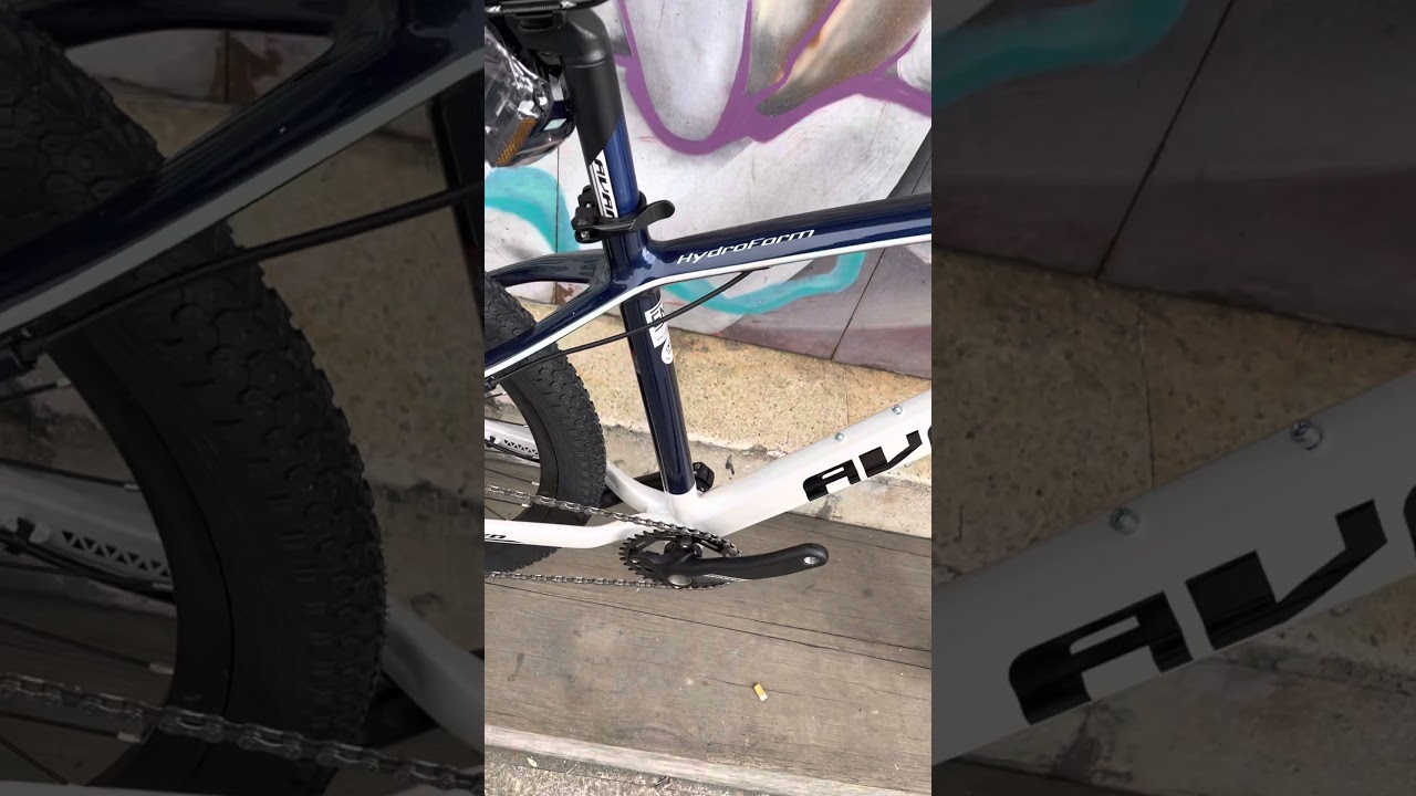 Review Avand Bronx 11Sp Shimano Deore boost frame fork suntour xcm 32 hydro brake hollow crank