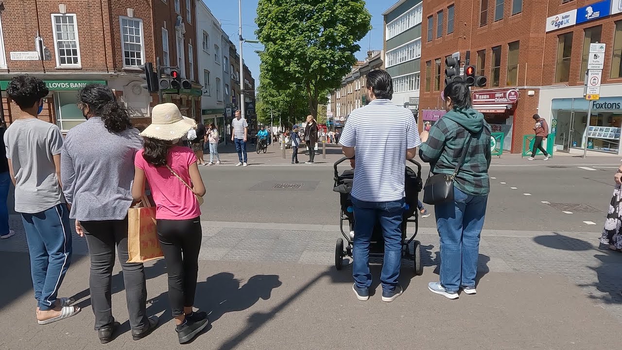 SUTTON High Street, Sunny Saturday Afternoon in Spring / London SM1 – N060 [4K]