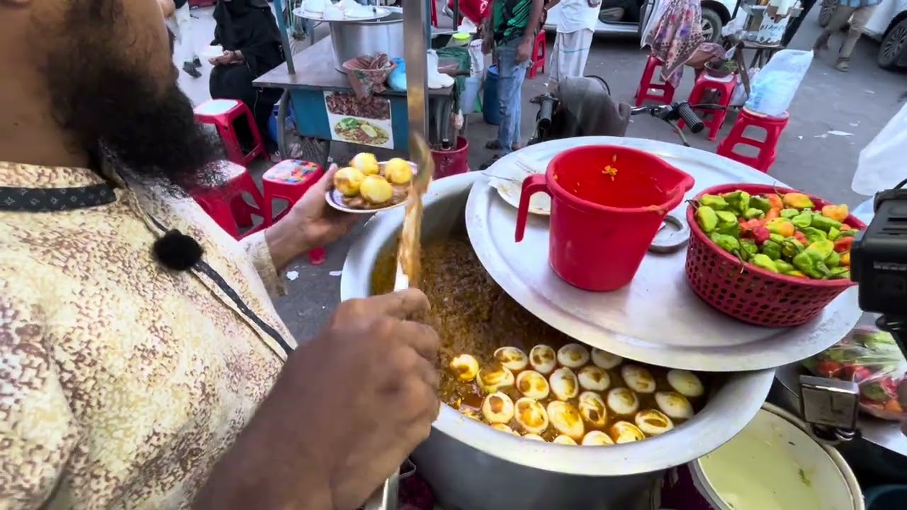 চার ডিম দিয়ে চুইঝালের নাগা চানা বুট মাসালা Bangladeshi street food #streetfood #jhalmurimaker 