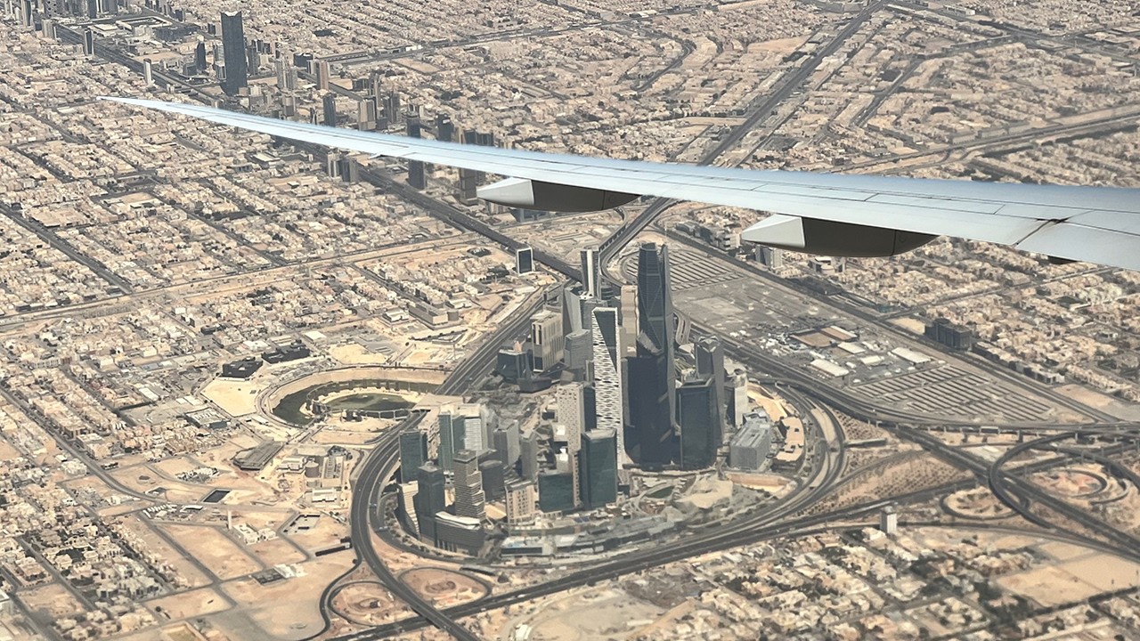 Boeing 777-200 ER Landing in Riyadh