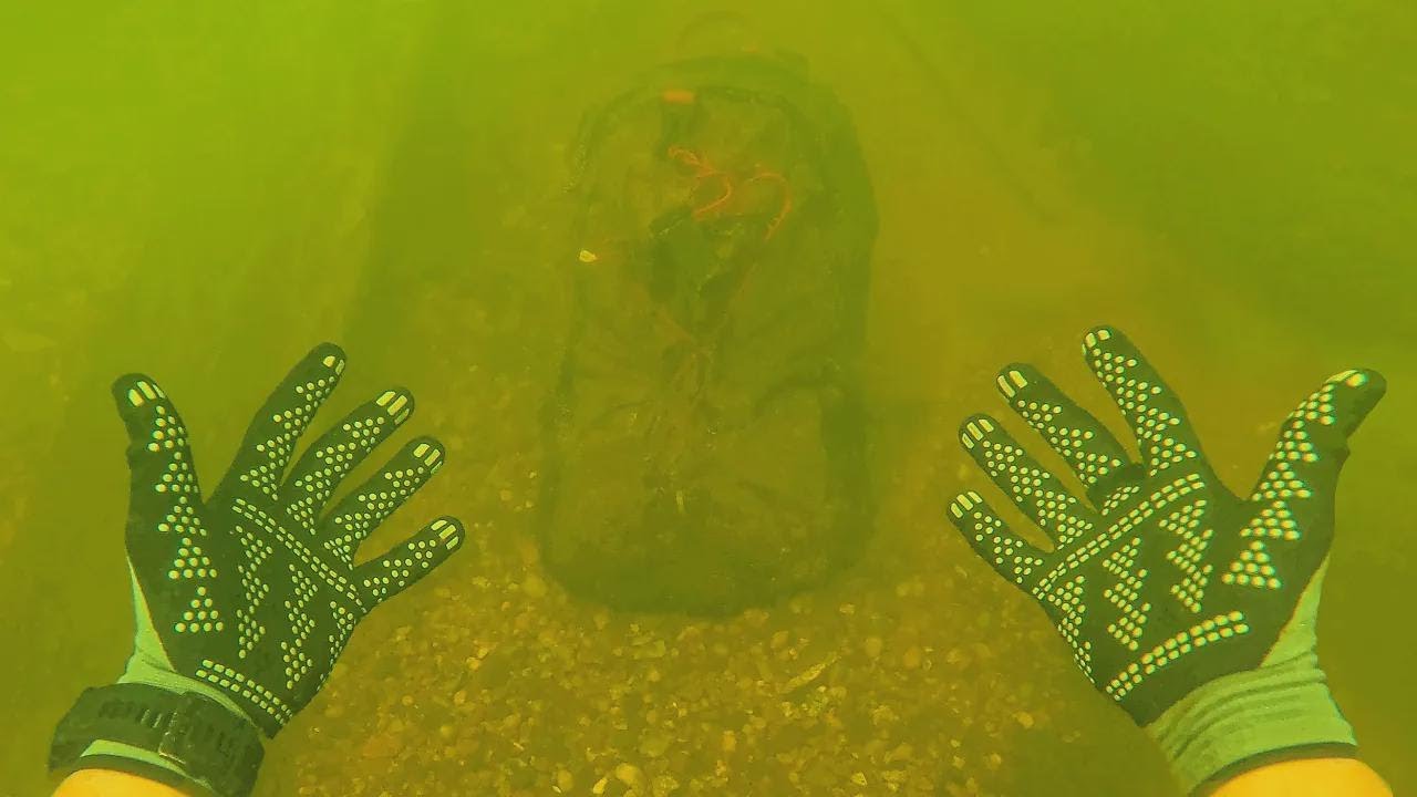 Rescatamos una mochila del fondo del agua ¡Mira lo que tenía adentro!