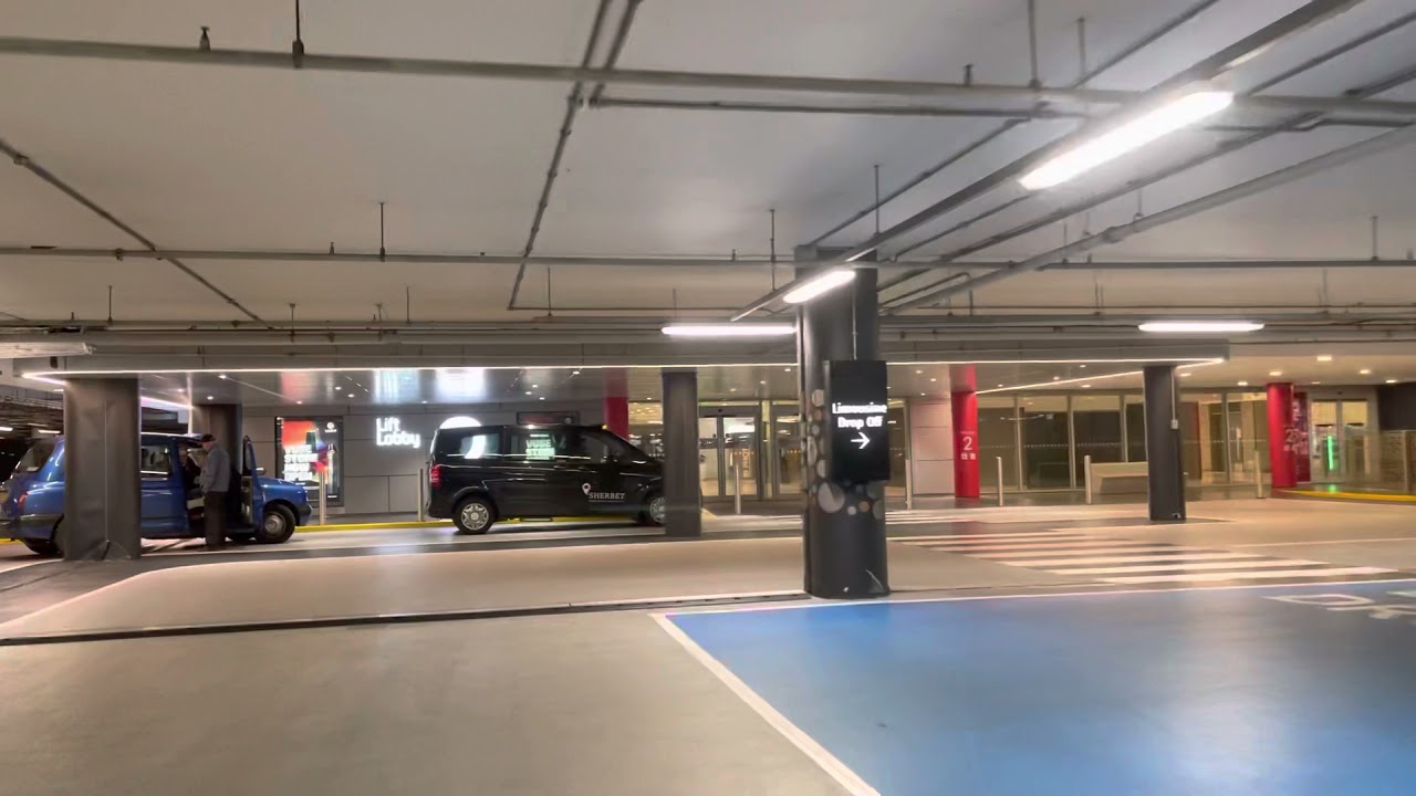 Leaving Taxi Lounge Westfield Shepherds Bush