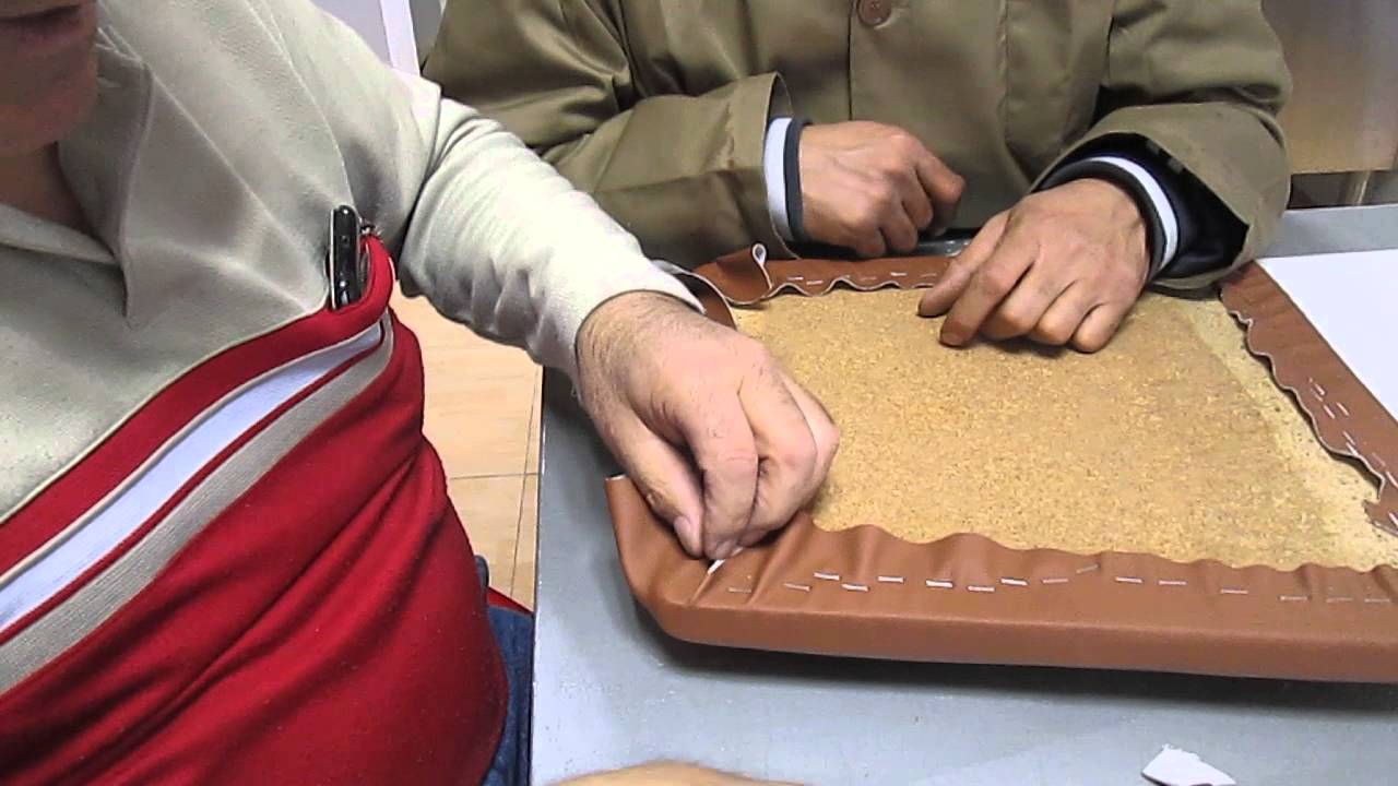 10/03/2015 taller de tapizado de la Asociación Murgi