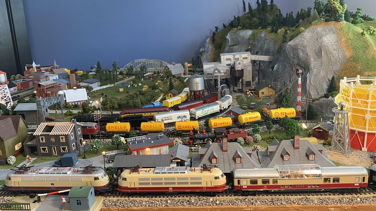 Over 20 different Märklin HO locomotives on display.