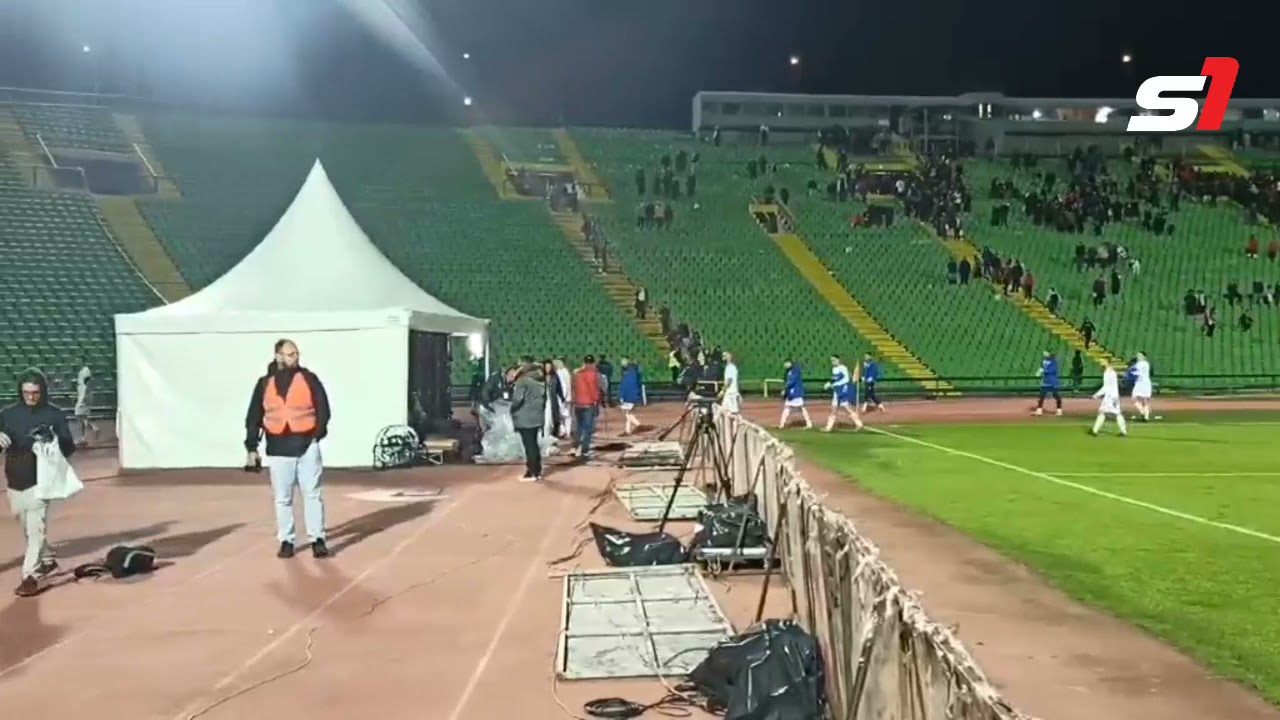 Navijači i igrači FK Željezničar nakon poraza u derbiju
