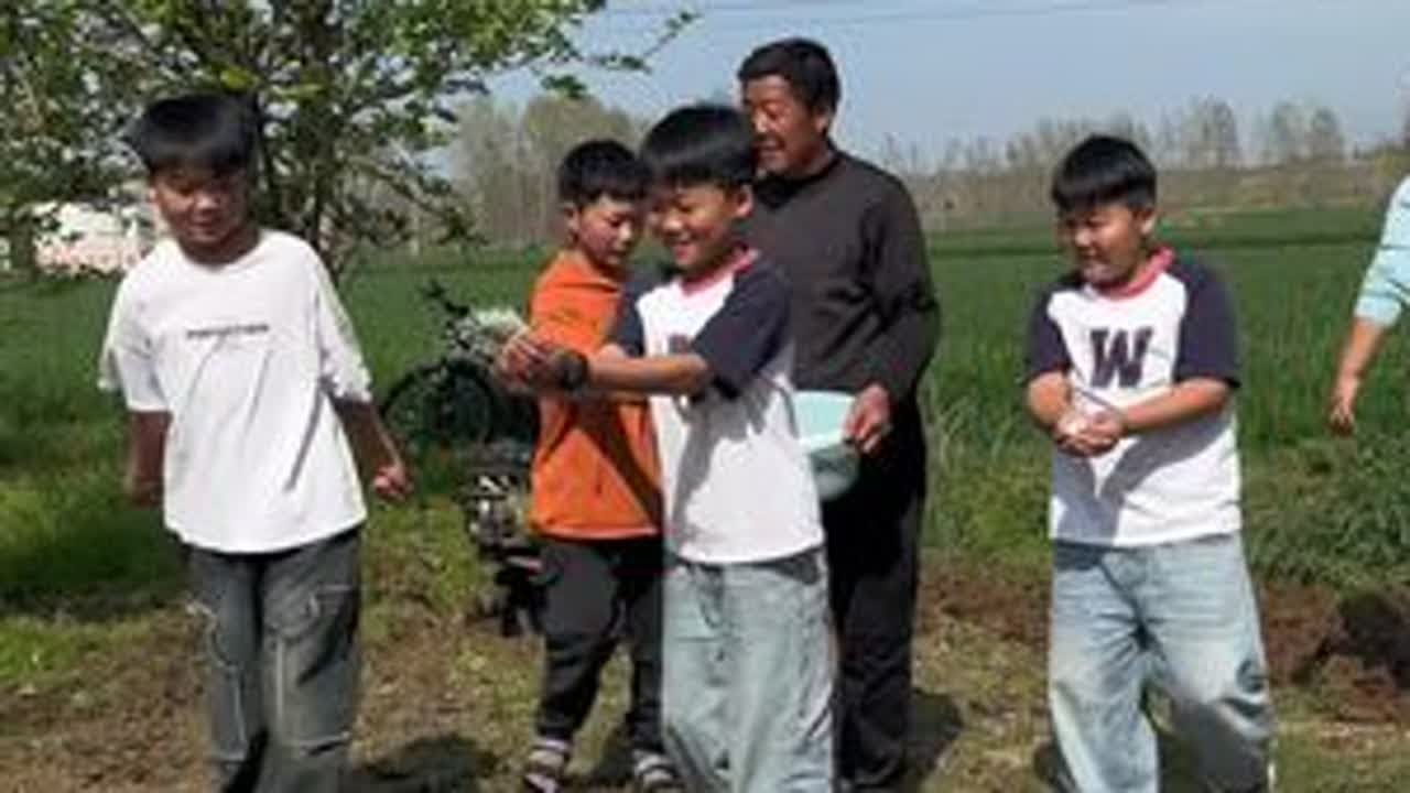无论多大回娘家是最开心的！爸妈的喜悦，孩子的欢乐，总感觉时间过得太快，有事没事常回家看看！#记录真实生活 #农村生活 #农村