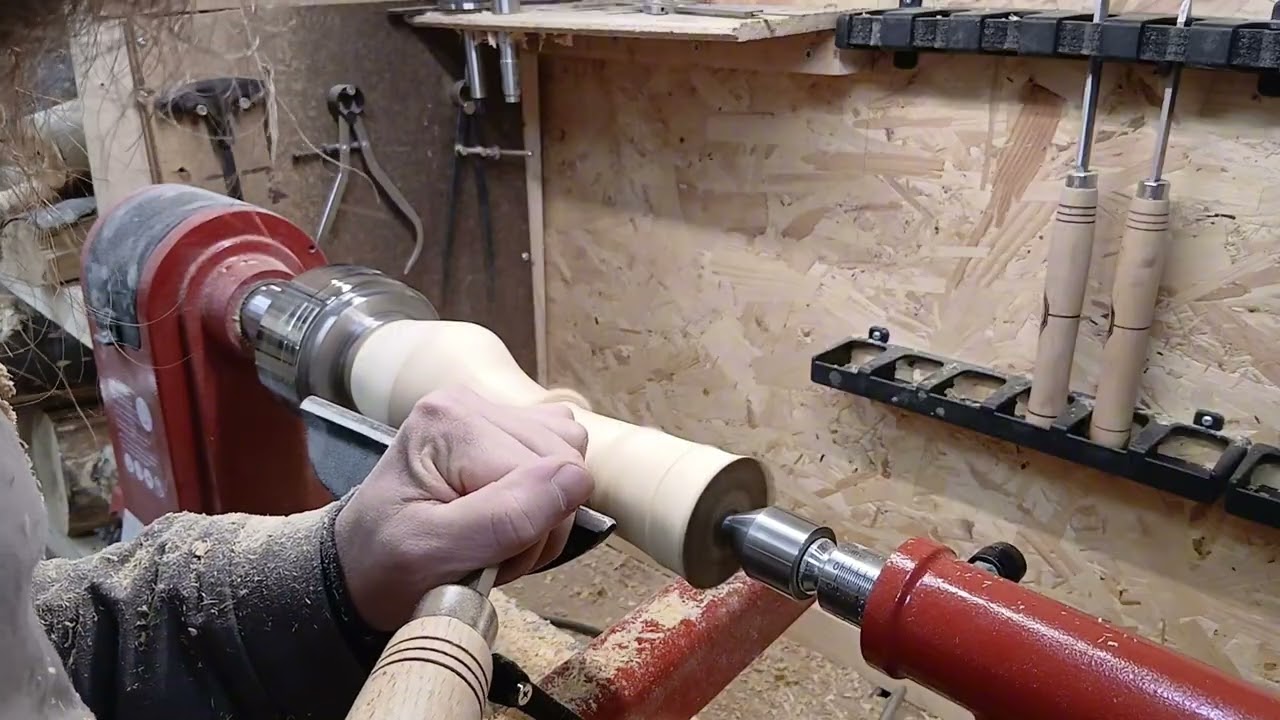 woodturning. playing around with a Skew Chisel