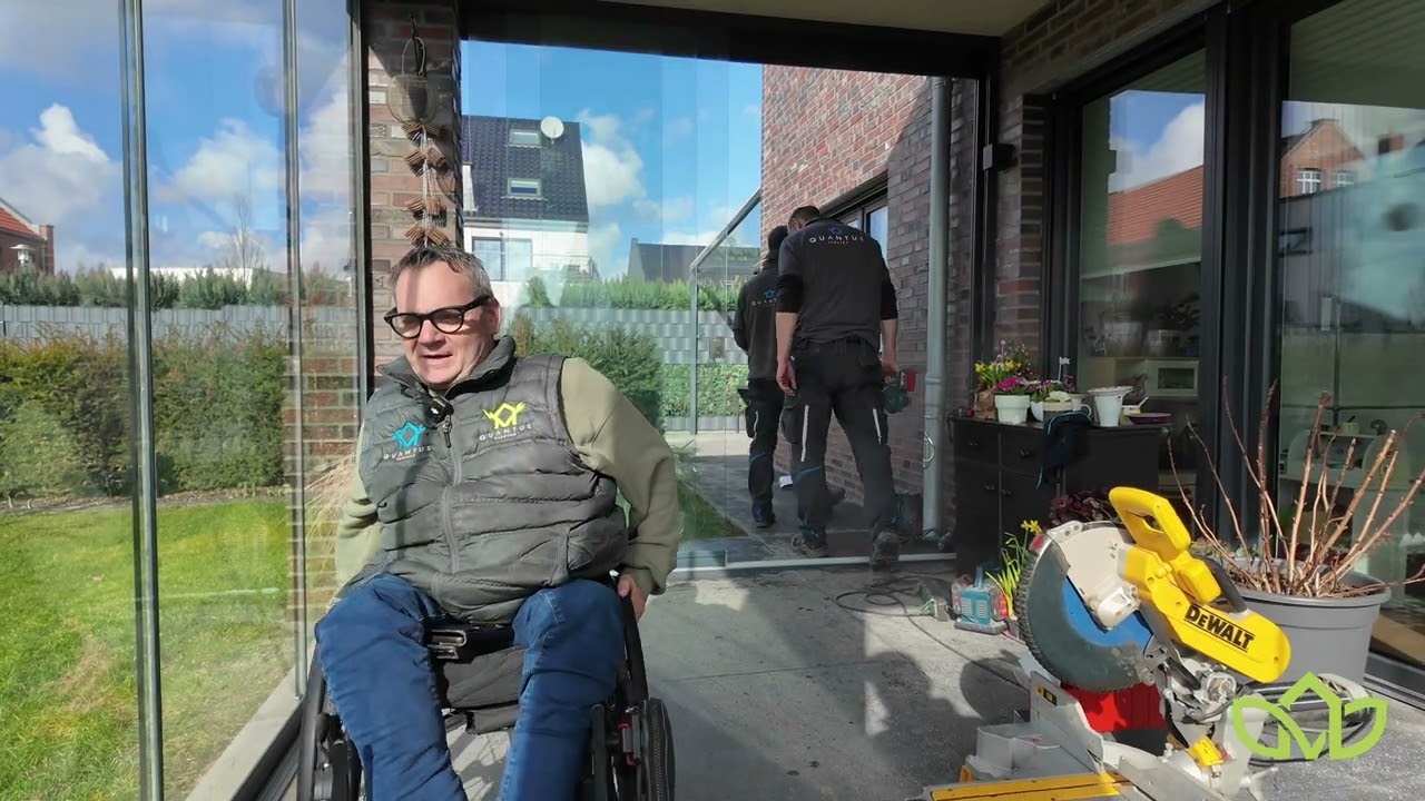 Glasschiebew&auml;nde unter Vordach &ndash; Mehr Komfort & jetzt mit Fr&uuml;hjahrsaktion! 🏡✨