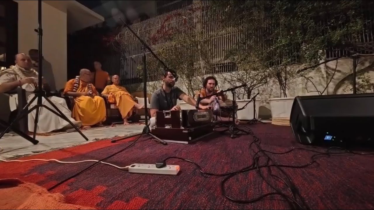 Kirtan Saci Suta, Akincana Krisna, Smita Krisna&BB Govinda Swami, Sivarama Swami. Vrindavan 01/03/26