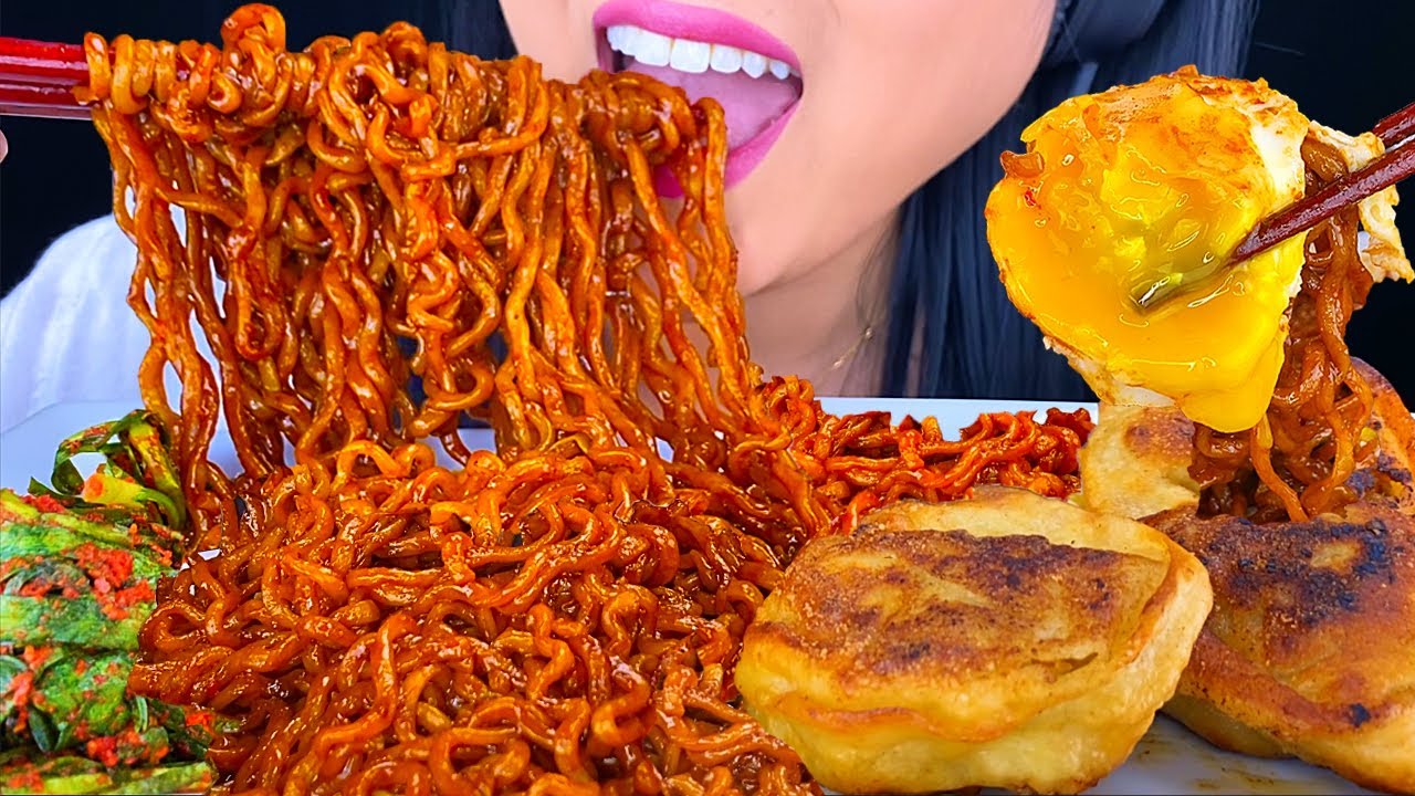 ASMR Spicy Black Bean Fire Noodles and Fried Mandu Dumplings *NO TALKING* Eating Sounds | ASMR Phan