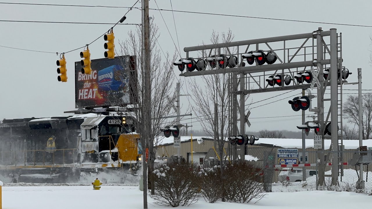 Grand Elk WAMX 4125 Leads 10 cars on NB GDLK 303 on 01/22/26